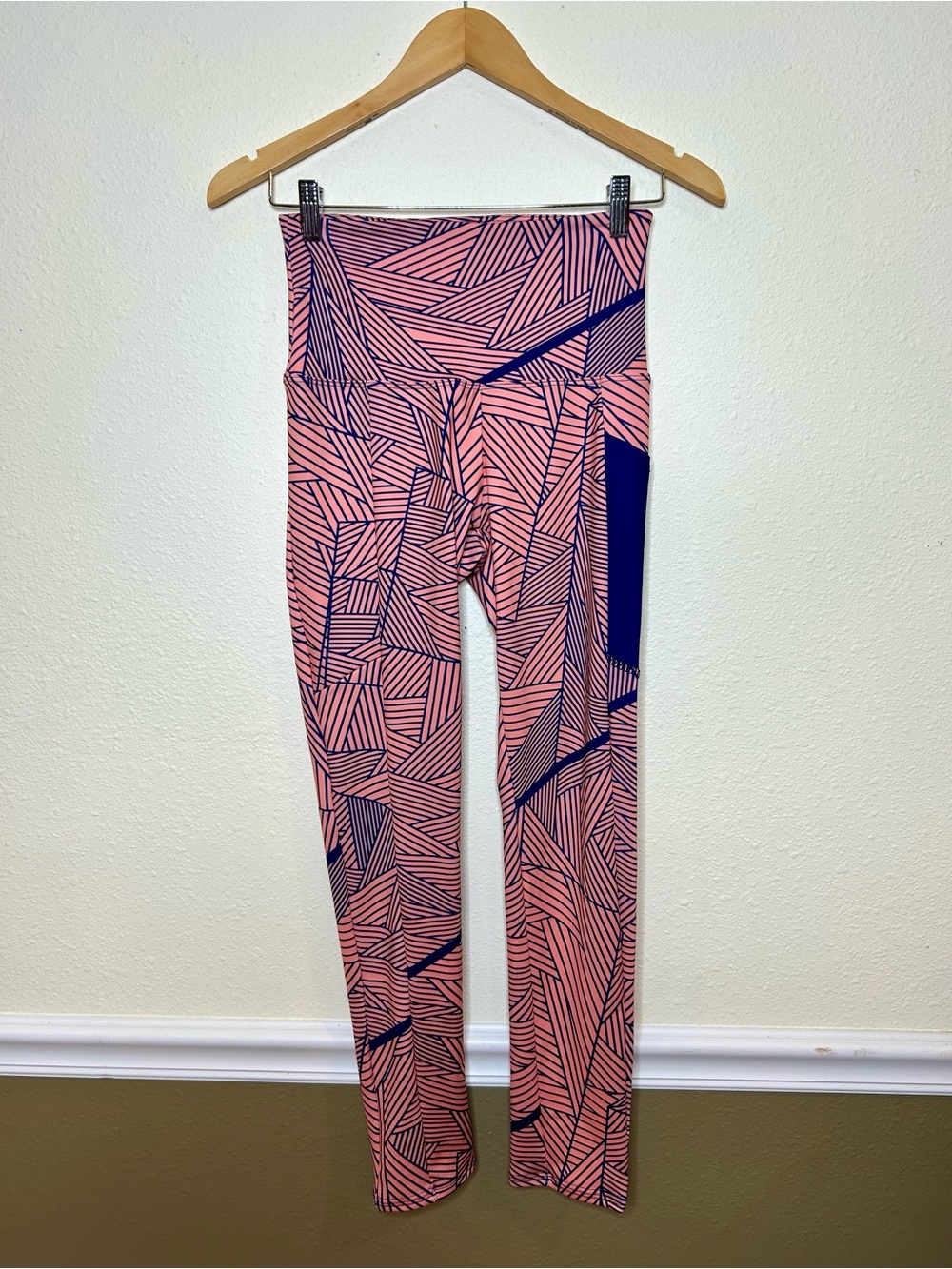 Icelantic Coral & Navy Geometric Print Leggings M